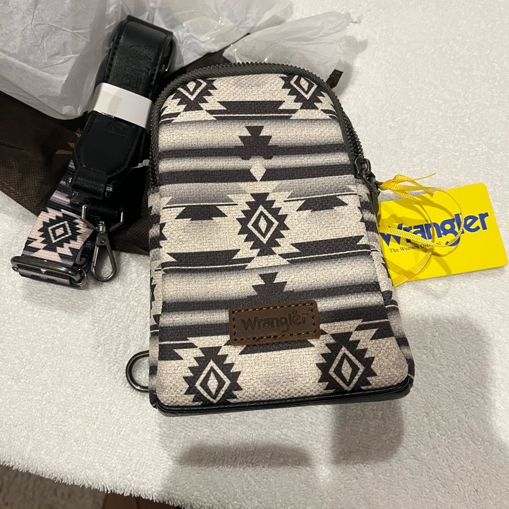 NWT!!! Wrangler Aztec print cross body sling bag